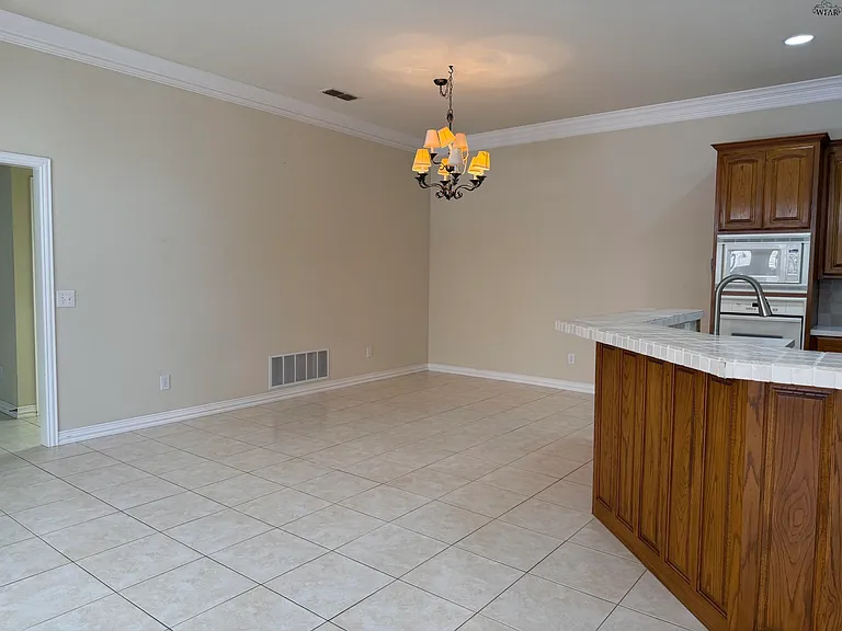 4 Warwick Ct — Photo 5
