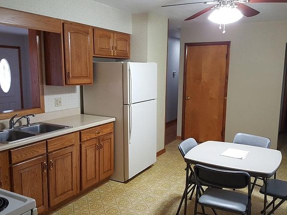 3rd image of 313 N Depot St