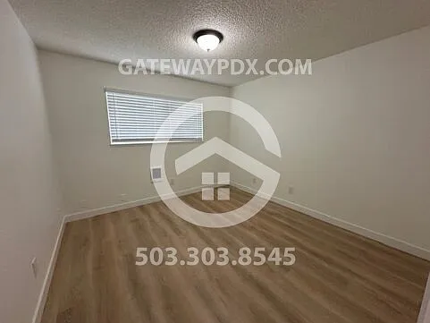 1535 NE Kane Dr — Photo 11