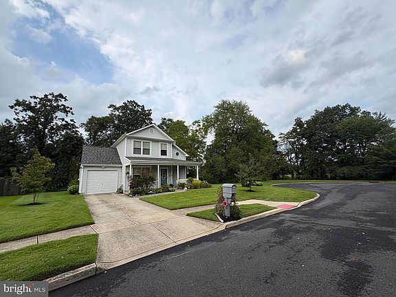3rd image of 22 Derby Rd