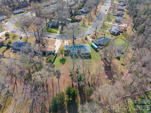 2nd image of 787 Colonial Dr
