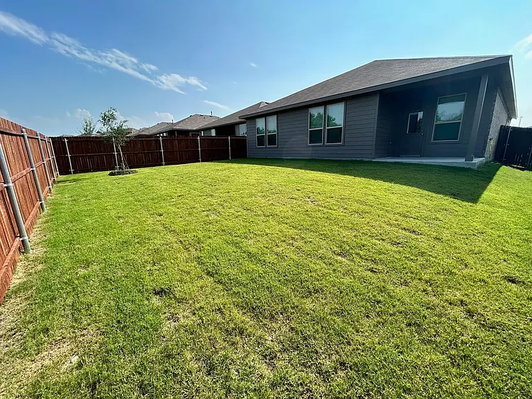 953 Braymer Ln — Photo 17