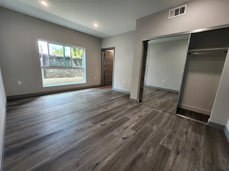 7040 N Woodman Ave #105 — Photo 10