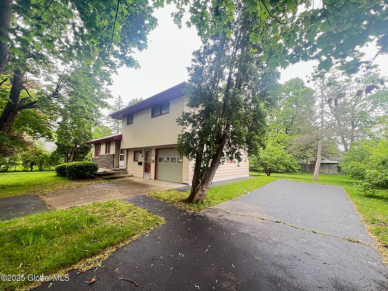 3rd image of 1345 Evergreen Avenue