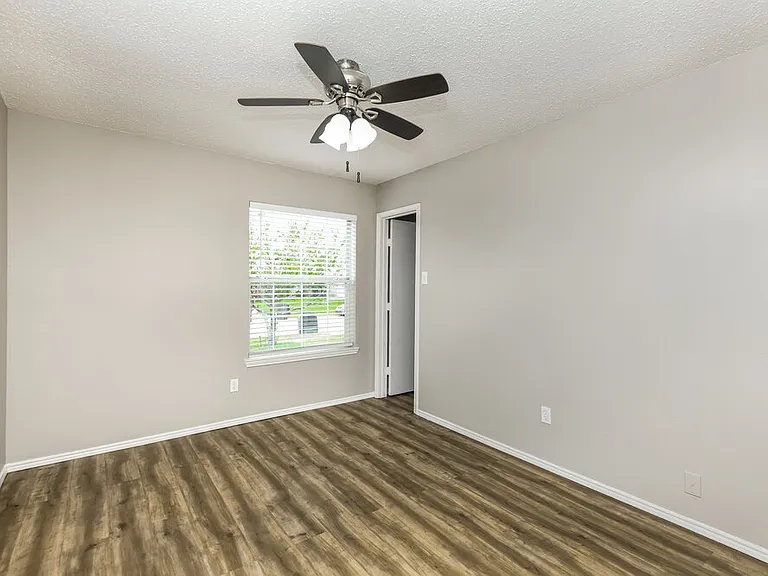 10813 Briaroaks Dr — Photo 13