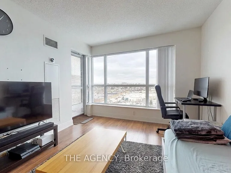 135 Village Green Sq #1015 — Photo 18