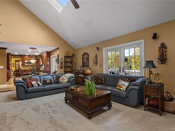 4th image of 2777 Evergreen St