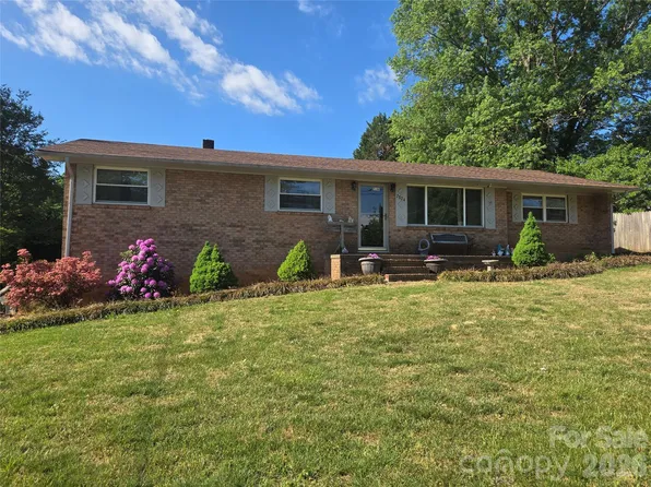 2824 25th Ave NE, Hickory, NC 28601