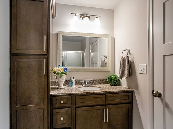 5th image of 2594 Western Ave #1107