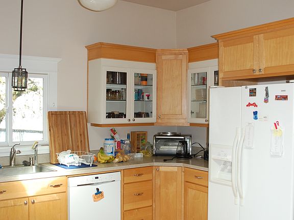 3rd image of 724 SW 10th St