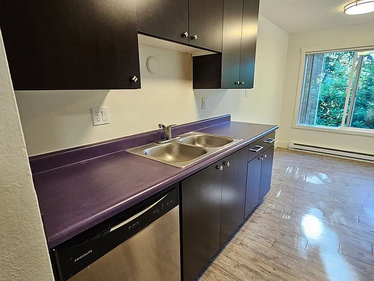 Beverly Grove Apartments — Photo 29