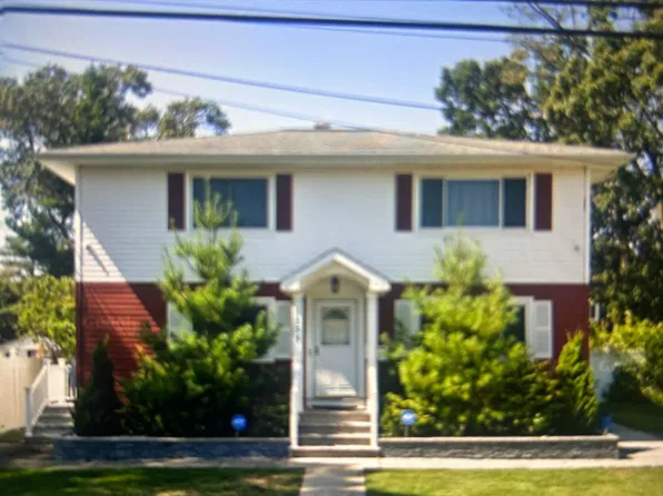155 Trouville Rd, Copiague, NY 11726