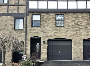 711 Newton Sq, Coraopolis, PA