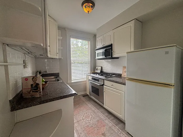 700 Gladstone Ave #2 — Photo 7