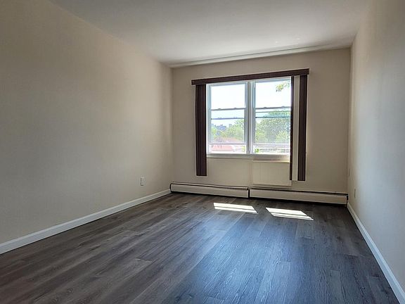 5th image of 2740 E 11th St #Sv0550