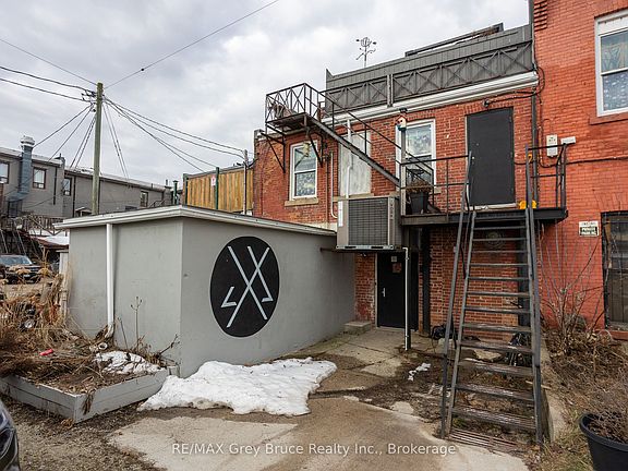 4th image of 827 2nd Ave E