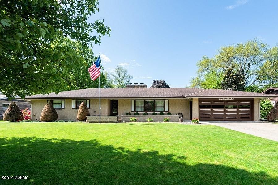1st image of 1400 Hickory Dr