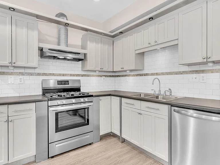1046 Tilden St NW #C — Photo 13
