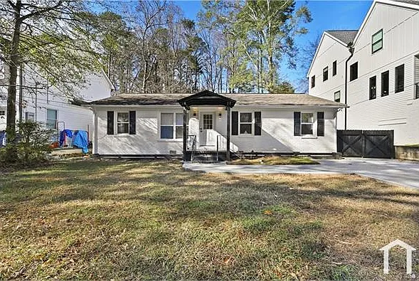 1728 Wayland Cir NE — Photo 2