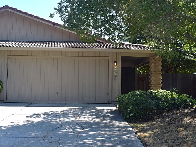 5606 Passero Way — Photo 2