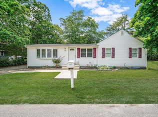 194 N Evergreen Dr, Selden, NY 11784