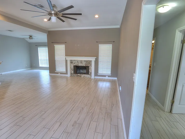 7714 Odessa Dr — Photo 24