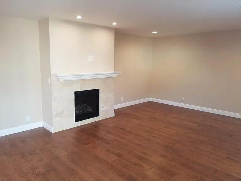 1636 W 10th St — Photo 39