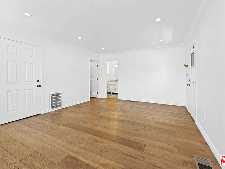 406 N Benton Way — Photo 9