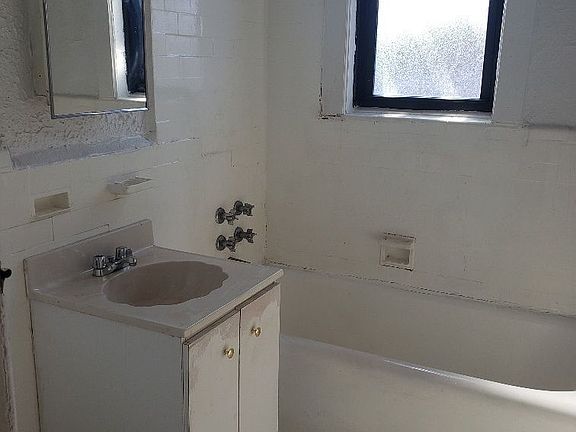 4th image of 724 E 27th St APT 6A