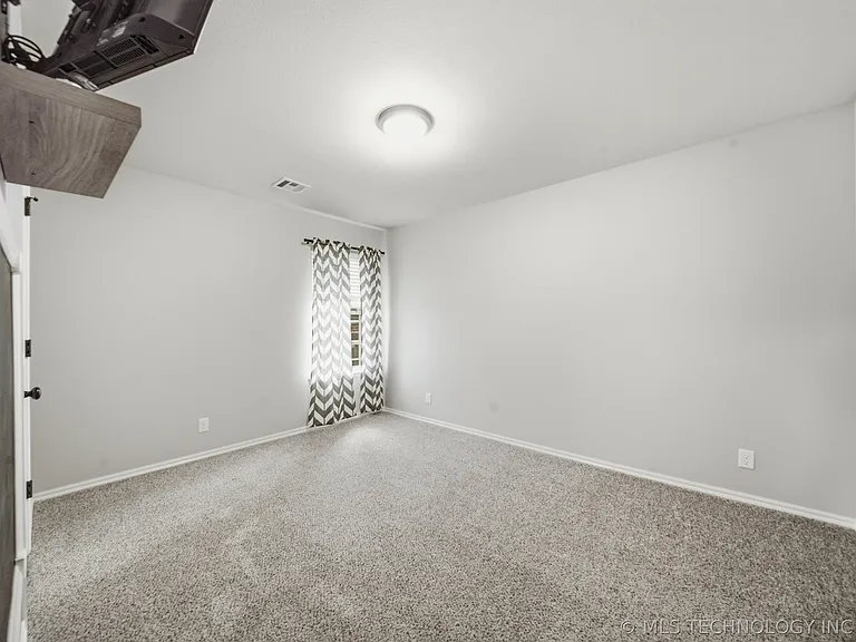 13328 S 21st Pl — Photo 16