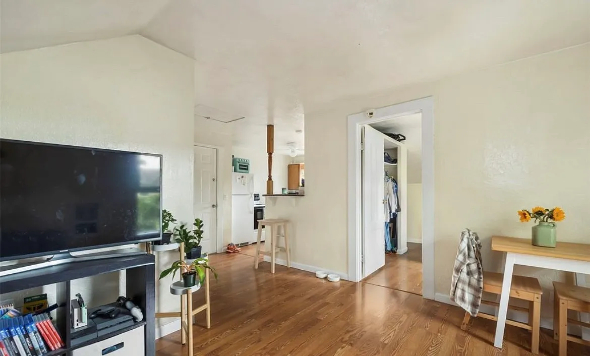 1 bed, 450 sqft, $1,750 — Photo 4