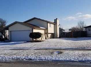 61 White Oaks Rd, Matteson, IL 60443