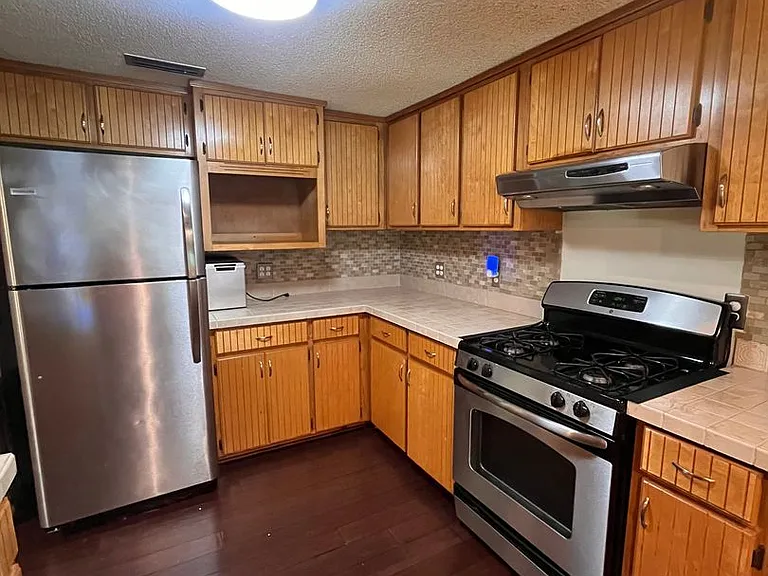 18 Peachtree St — Photo 1