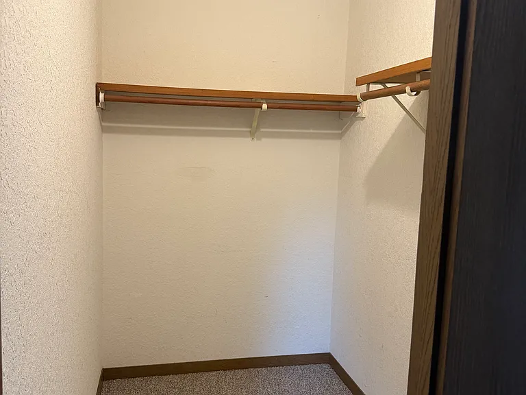437 Colleen Dr — Photo 15