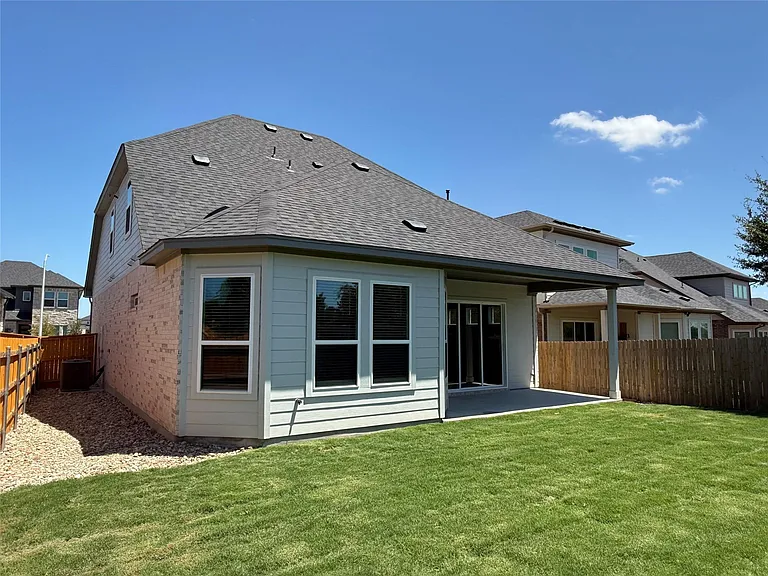 901 Corvallis Dr — Photo 4