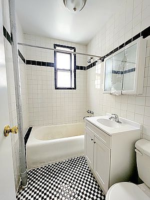 4th image of 422 New York Ave #C8