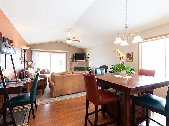 4th image of 829 Dorchester Pl NE