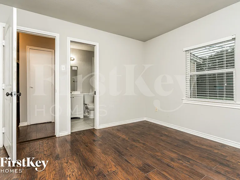 11517 Fernald Ave — Photo 10