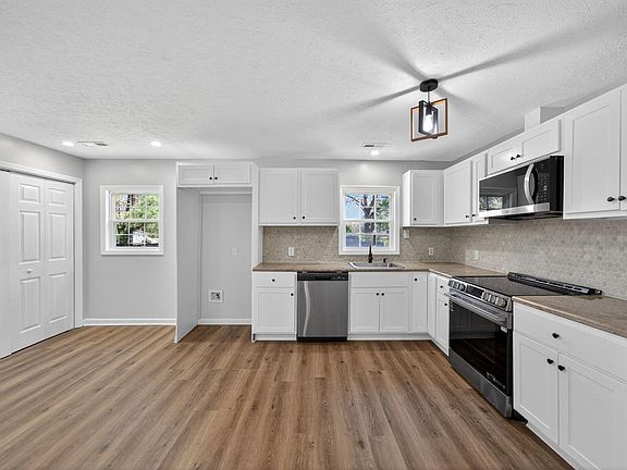 4th image of 785 E River Rd