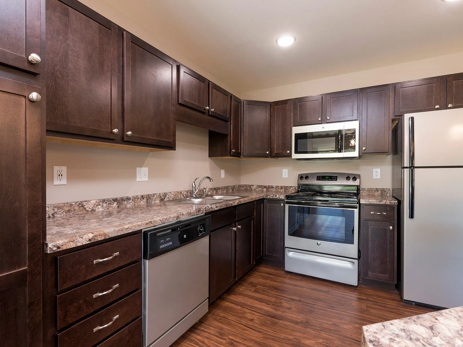 Stonefield Townhomes — Photo 4