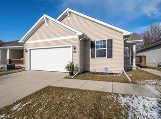 10019 N Glenstone Ct, Johnston, IA 50131
