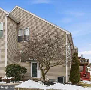 2 Horseshoe Dr, Douglassville, PA, 19518