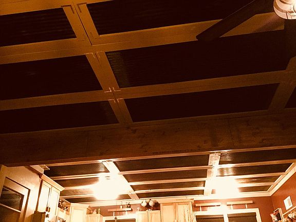 Living room ceiling. Barn ti