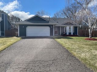 6817 29th St N, Oakdale, MN 55128