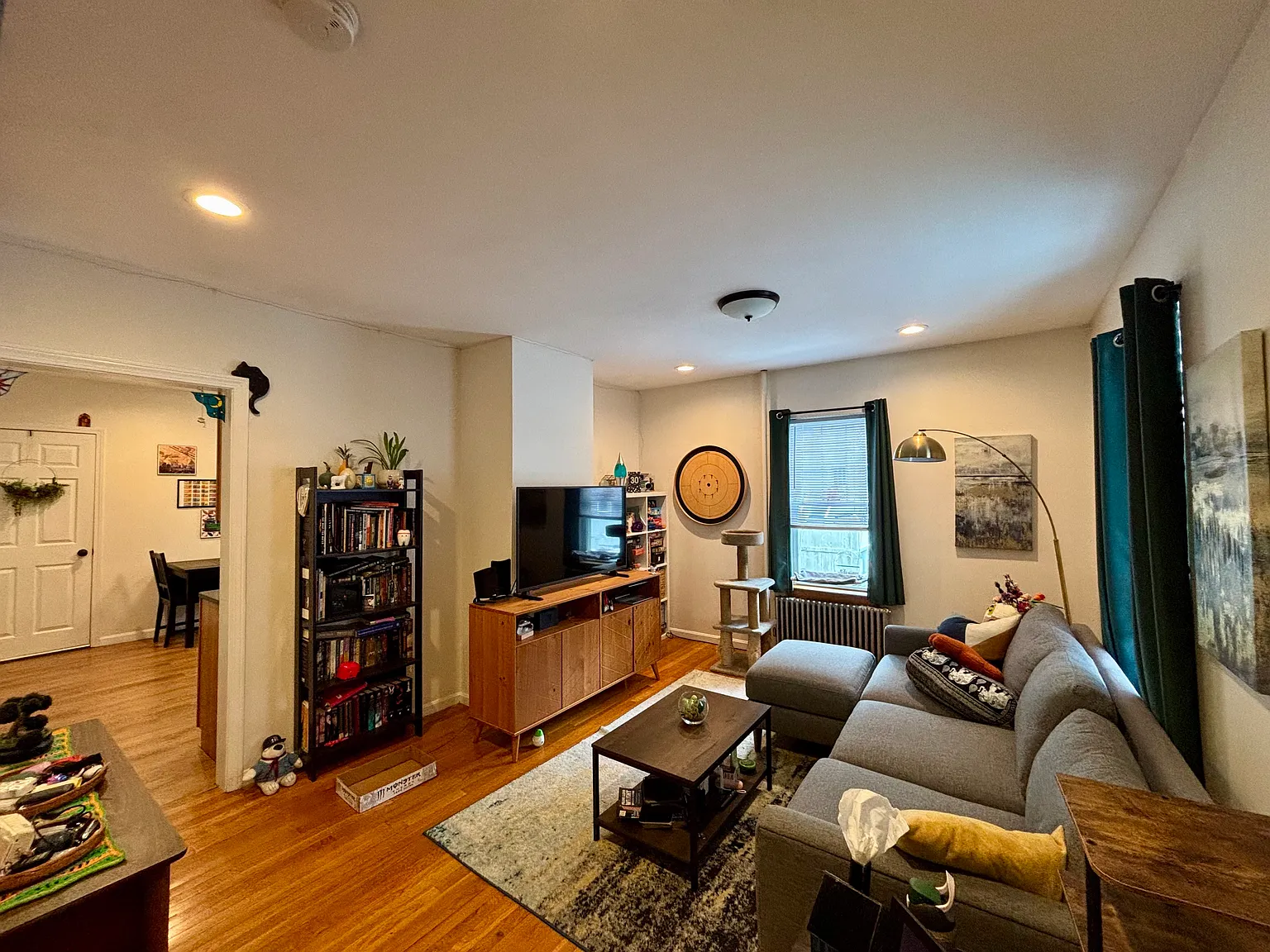 3 bed, 1.5 bath, 1300 sqft, $3,500 — Photo 2