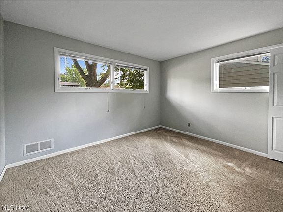 3rd image of 2948 Prange Dr