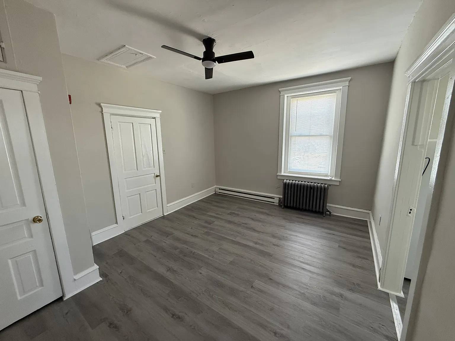 1945 W Hunting Park - 2R — Photo 4