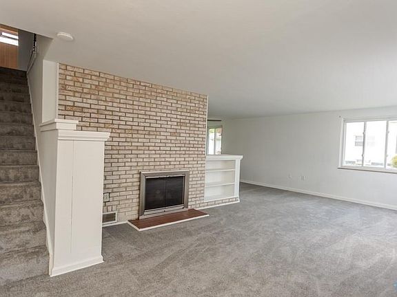 3rd image of 346 Hillside Dr