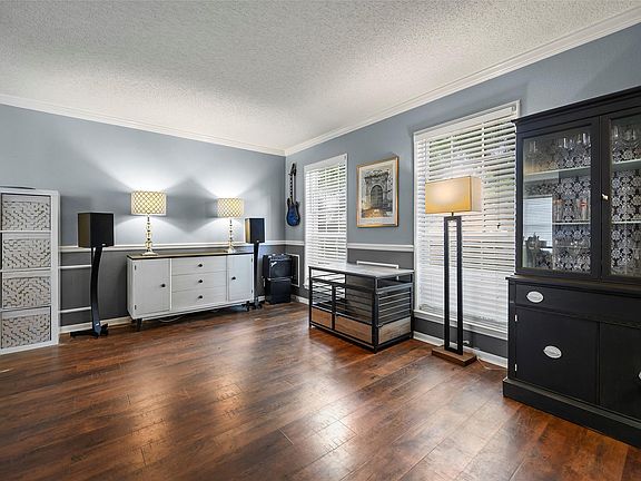 4th image of 4011 Cedarwood Dr