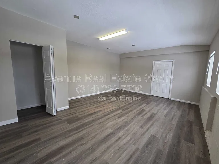 1131 N Florissant Rd — Photo 3